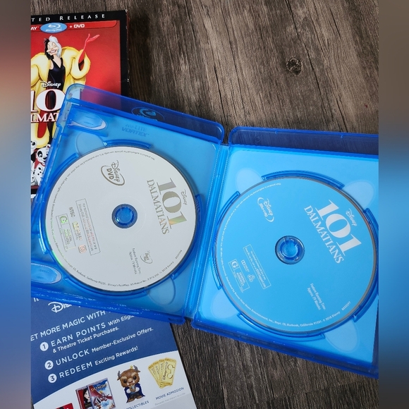 Disney Classic 101 Dalmatians Blu-ray And DVD Movie Bundle - Picture 2 of 3